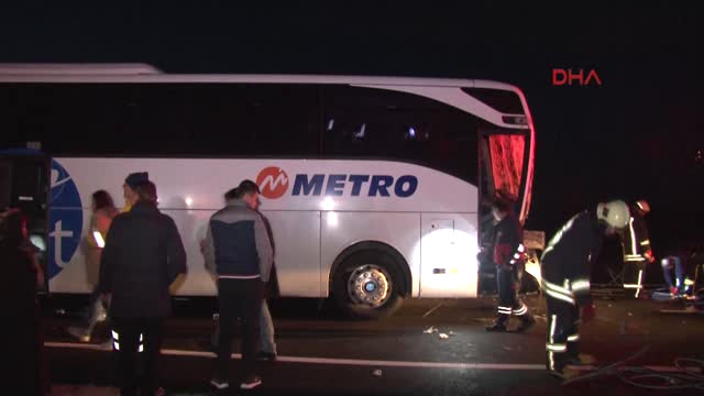 Konya Otobüs, Kamyona Çarptı 9 Yaralı