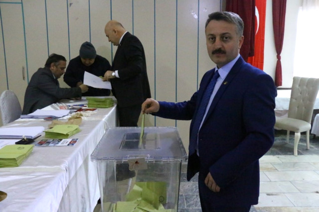 AK Parti Kumru İlçe Başkanlığı’na Aydın Çavuş Seçildi