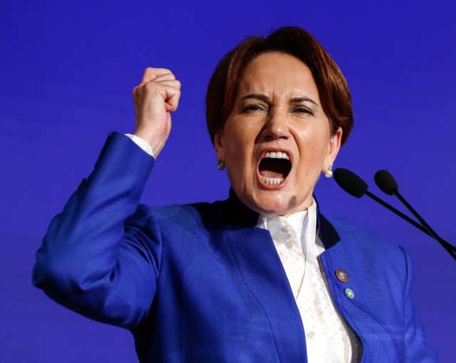 İYİ Parti’deki Akşener Depreminin Detayları! Partililer Aracının Önüne Yatmış