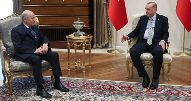 Erdoğan, Emeklilikte Yaşa Takılanlar’la İlgili Rakamları Verip Bahçeli’yi İkna Etti