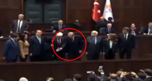 AK Parti Eskişehir Belediye Başkan Adayının Eşi, Erdoğan’ın Elini Sıkmadı