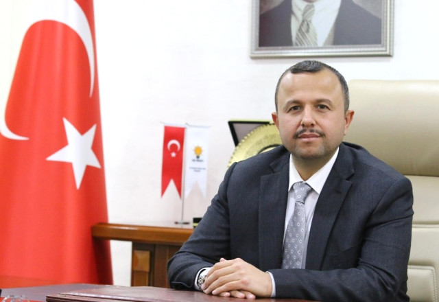 AK Parti’de Oklar Menderes Türel’i Gösteriyor