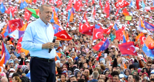 AK Parti’nin İstanbul Anketinden Kadir Topbaş’ın İsmi Çıktı