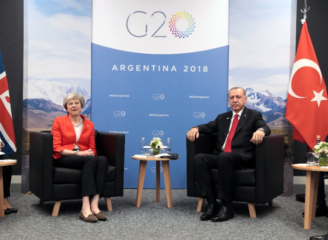 Cumhurbaşkanı Erdoğan, İngiltere Başbakanı May’le Bir Araya Geldi