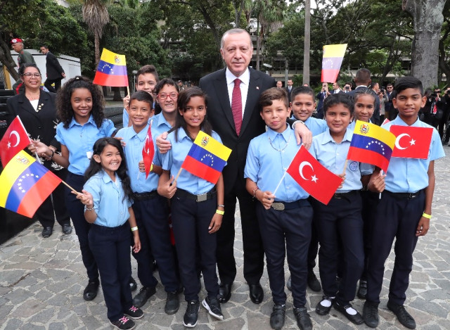Cumhurbaşkanı Erdoğan, Simon Bolivar Anıt Mezarı’nı Ziyaret Etti