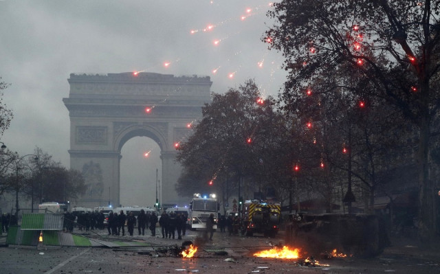 Fransa’da 129 Gösterici Gözaltına Alındı