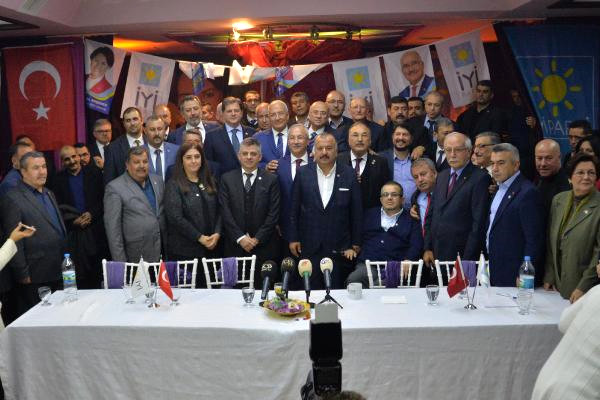Mersin’de, MHP’den İstifa Eden Başkanvekili ve Meclis Üyeleri İyi Parti’ye Geçti