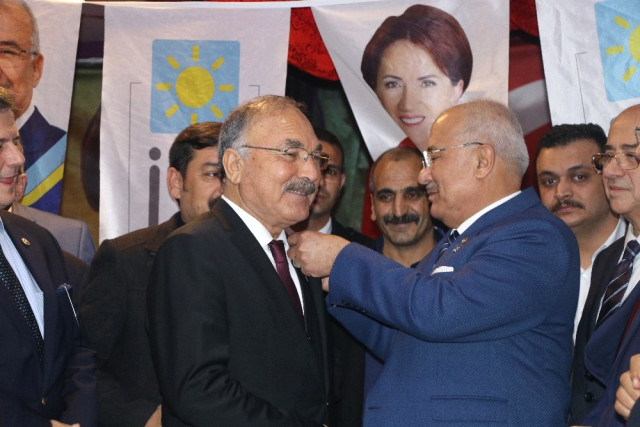 MHP’den İstifa Eden Mersin Büyükşehir Belediyesi Meclis Üyeleri İyi Parti’ye Geçti