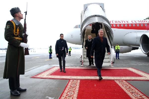 Milli Savunma Bakanı Akar Belarus’ta