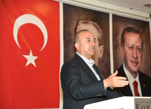 Bakan Çavuşoğlu, Kuşadası’nda Turizmcilerle Bir Araya Geldi