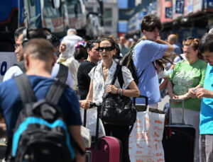 İstanbul Otogarında Kurban Bayramı yoğunluğu! Vatandaşlar bilet bulmakta zorlandı