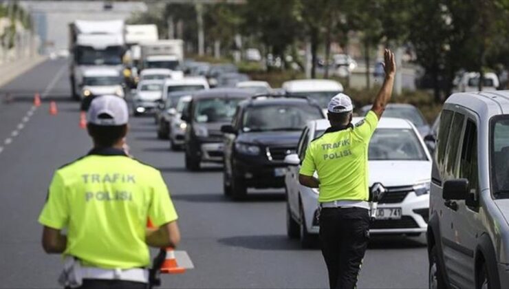 8-15 Ağustos tarihleri ortasında trafikte 1 milyon 971 bin 985 araç denetlendi