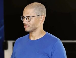 Alex de Souza cevapladı: Sen mi, Hagi mi?