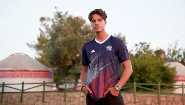 Antalyaspor, yeni dönem formasını tanıttı