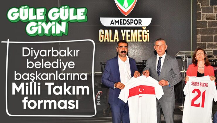 İbrahim Hacıosmanoğlu, DEM’li liderlere Ulusal Grup forması armağan etti