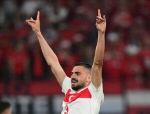 İzmir’e Melih Demiral heykeli dikilecek argümanlarına Cemil Tugay’dan karşılık