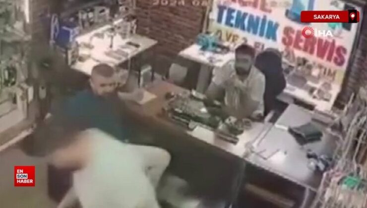 Sakarya’da tamire gelen telefonun bataryası bomba üzere patladı