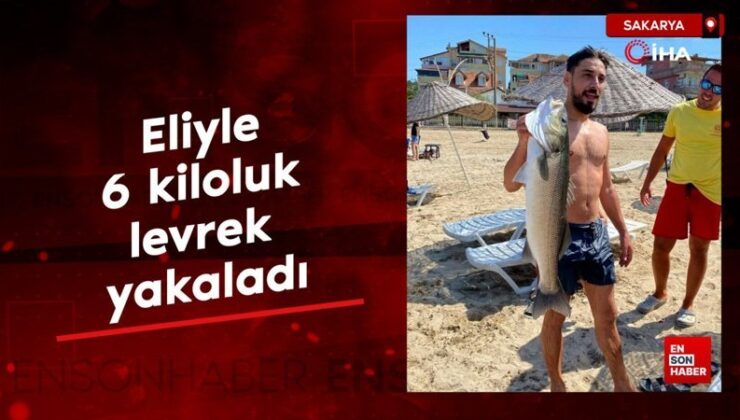 Sakarya’da yüzmek için girdiği denizde eliyle 6 kiloluk levrek yakaladı