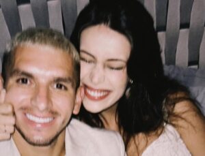 İhtilal Özkan şaştı kaldı! Sevgilisi Lucas Torreira plajda sürpriz yaptı
