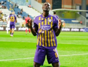 Mame Thiam’dan Arda Turan’a övgü dolu kelamlar