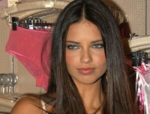 Victoria’s Secret’ın yıldız ismi Adriana Lima geri dönüyor