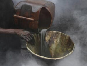 Nijerya’da 1,2 milyon litre çalıntı petrole el konuldu