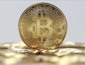 Bitcoin tepeden yüzde 40’tan fazla geriledi! Yatırımcılar telaşlı