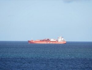 İran, Hürmüz Boğazı’nı kapattı: Petrol piyasalarından sert karşılık bekleniyor