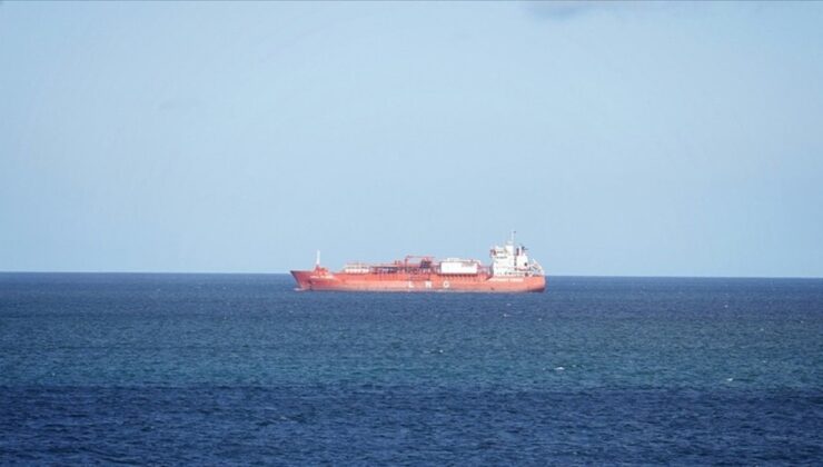 İran, Hürmüz Boğazı’nı kapattı: Petrol piyasalarından sert karşılık bekleniyor