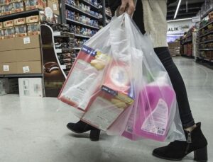 Plastik poşet fiyatlandırmasıyla 2,8 milyon ton atık önlendi