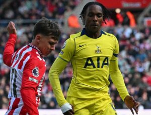 Tottenham, Sunderland’e boyun eğdi