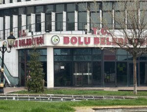 Bolu Belediyesi’nde jandarma takımları arama yaptı