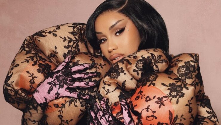 Cardi B Met Gala 2026’ya kıyafetiyle damga vurdu! Bağırsağa benzetildi