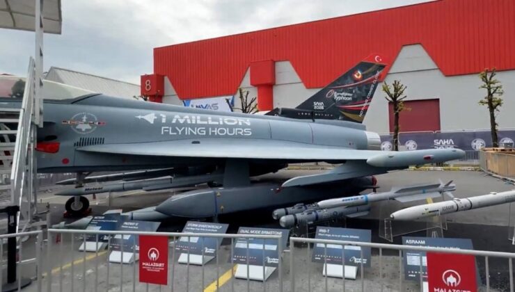 TSK envanterine giren Eurofighter Typhoon birinci kere Türk bayrağı ile sergilendi