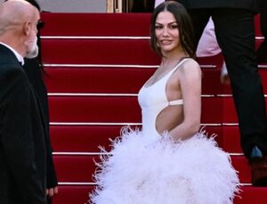 Türk oyuncular Cannes Sinema Şenliği’nde uzunluk gösterdiler: Hande Erçel ve Demet Özdemir’in şıklık yarışı