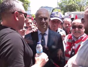 Alanya Belediye Başkanı, Özgür Özel’in mitingine maketini yolladı