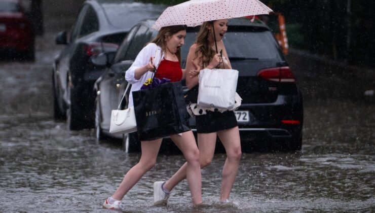 Ankara’da sağanak hayatı felç etti: Yağışlar pazar geceye kadar sürecek