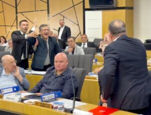 Burcu Köksal’ın AK Parti’ye geçişi sonrası Afyonkarahisar Belediye Meclisi’nde birinci toplantı olaylı geçti