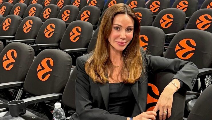 Demet Şener podyumda: Kıyafet bana güç hissettiriyor