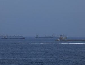 Hürmüz Boğazı’nda bekleyen 15 Türk gemisi inançla bölgeden ayrıldı