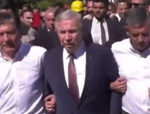 Mansur Yavaş, Özgür Özel’le birlikte Anıtkabir’e yürüdü