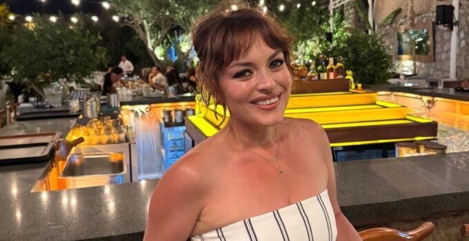 Masumiyet Apartmanı dostluğu! Ezgi Mola’dan Merve Dizdar’a kutlama