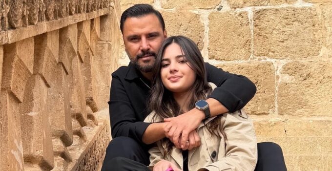 Müzikçi Alişan yeğenleri ve annesiyle tatile çıktı