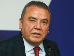 Tutuklu bulunan Muhittin Böcek hastaneye kaldırıldı