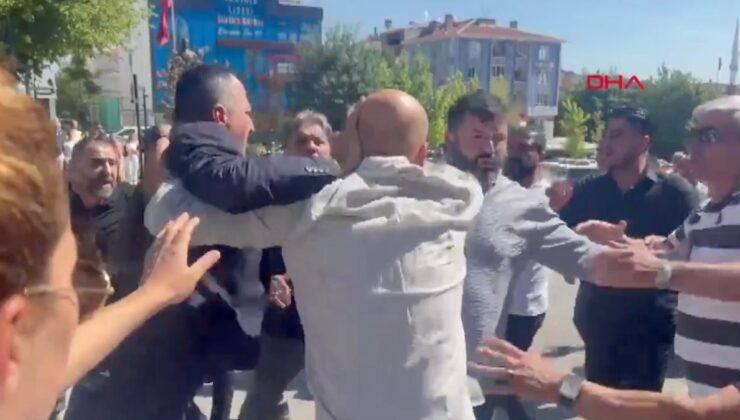 Etimesgut Belediyesi önünde bekleyen vatandaşlar arasında arbede çıktı